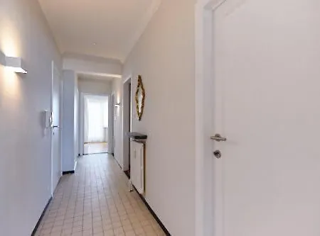 Paris 9d Apartment *