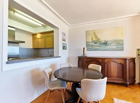 Paris 9d Apartment *